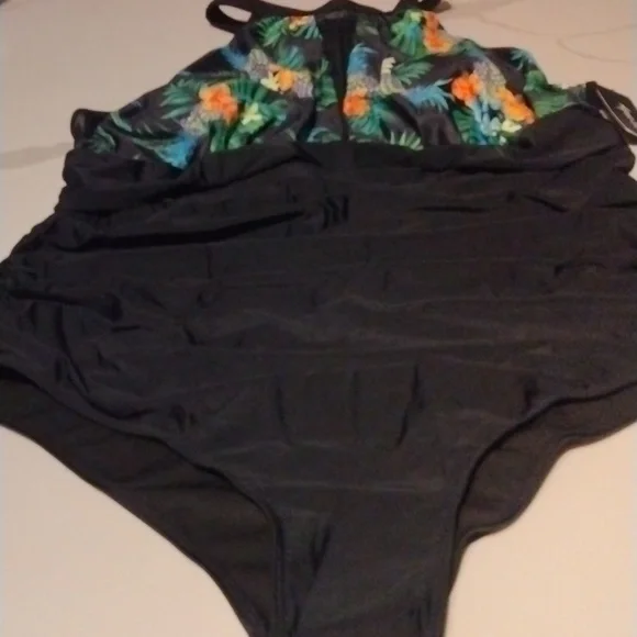 Black/Print‎ One Piece Plus Size Swim Suit Size 22W - Picture 5 of 8